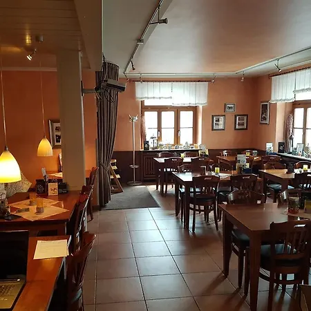 克雷姆斯公寓 * 特里尔