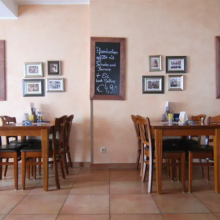 克雷姆斯公寓 公寓 *